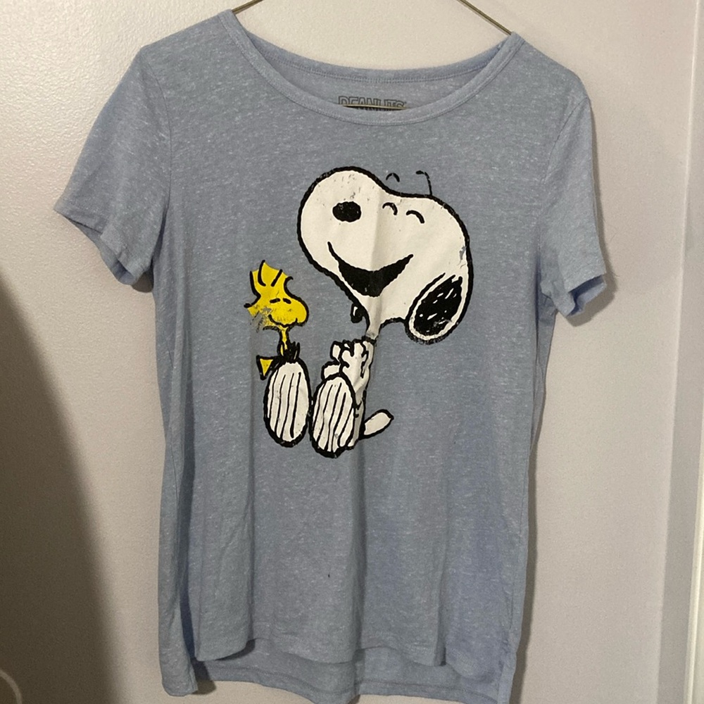 Who doesn’t love Snoopy?! This shirt is too small for me but in great condition!